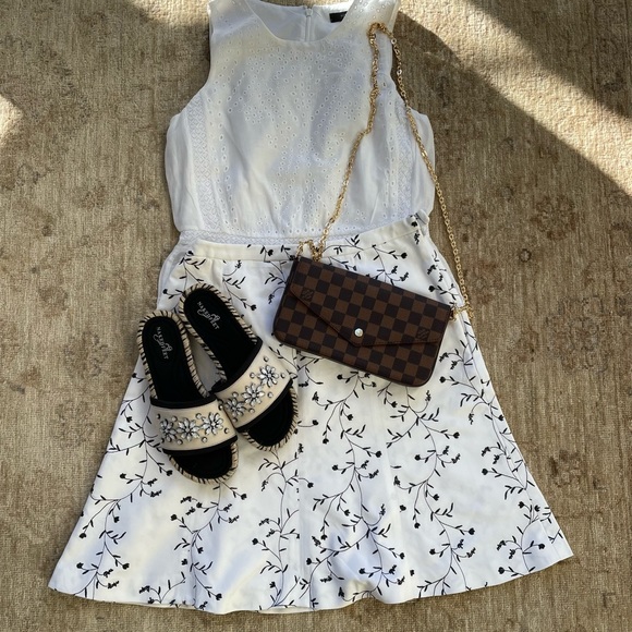 Naked Feet Pool Slides, Size 6 - Picture 11 of 12